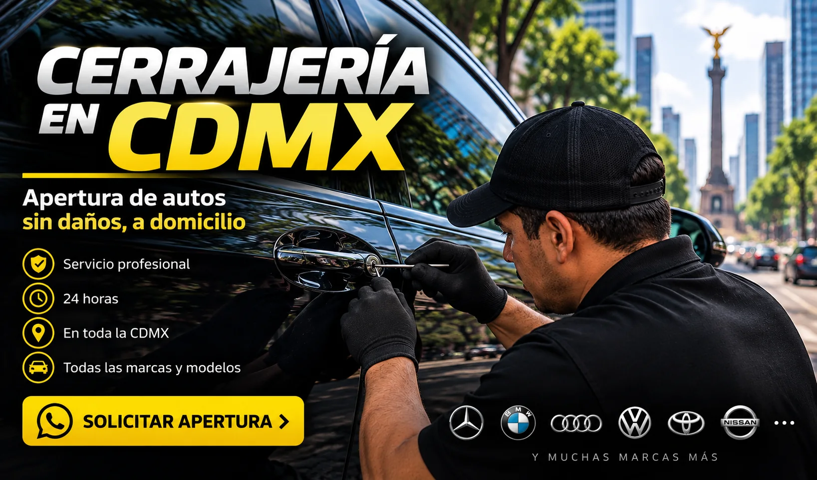 Cerrajero realizando apertura de auto a domicilio en CDMX